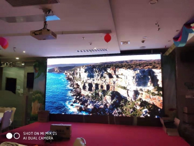 深圳布吉美景酒店p2.5全彩LED显示屏